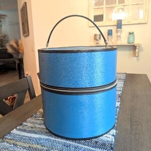 1960's Bagmaster Blue Hat Box wth divider, Working Zipper, Made in Miami Fl, USA